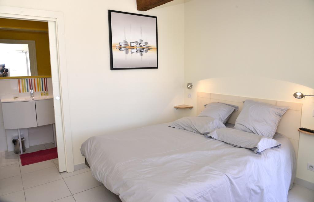 Les Chambres De Montplaisir Marsillargues Phòng bức ảnh