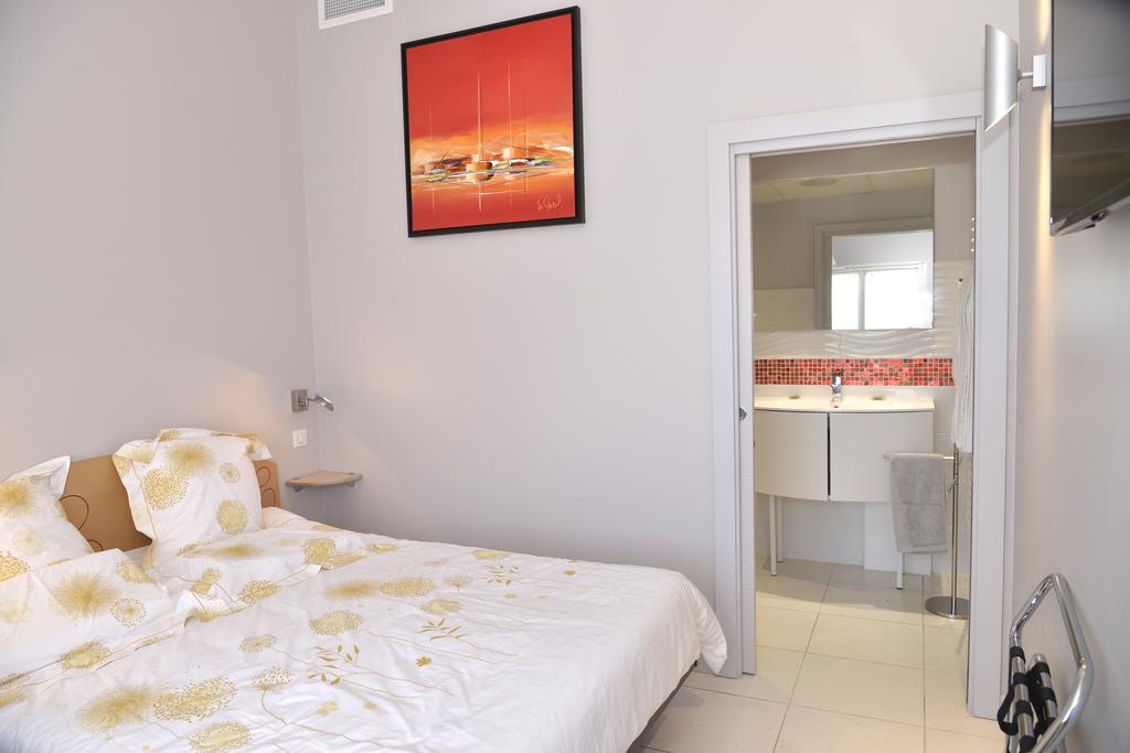 Les Chambres De Montplaisir Marsillargues Phòng bức ảnh